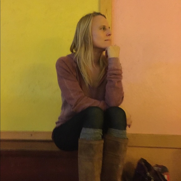 Meet your Posher, Heather - Picture 1 of 8